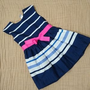 Girls Cute Carter's dress with bow. 3T